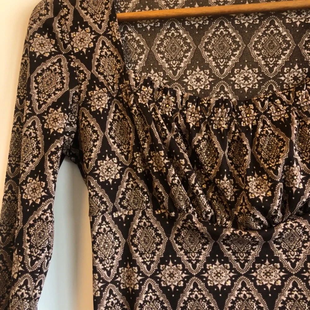 Le Chateau 2 piece - Picture 4 of 4